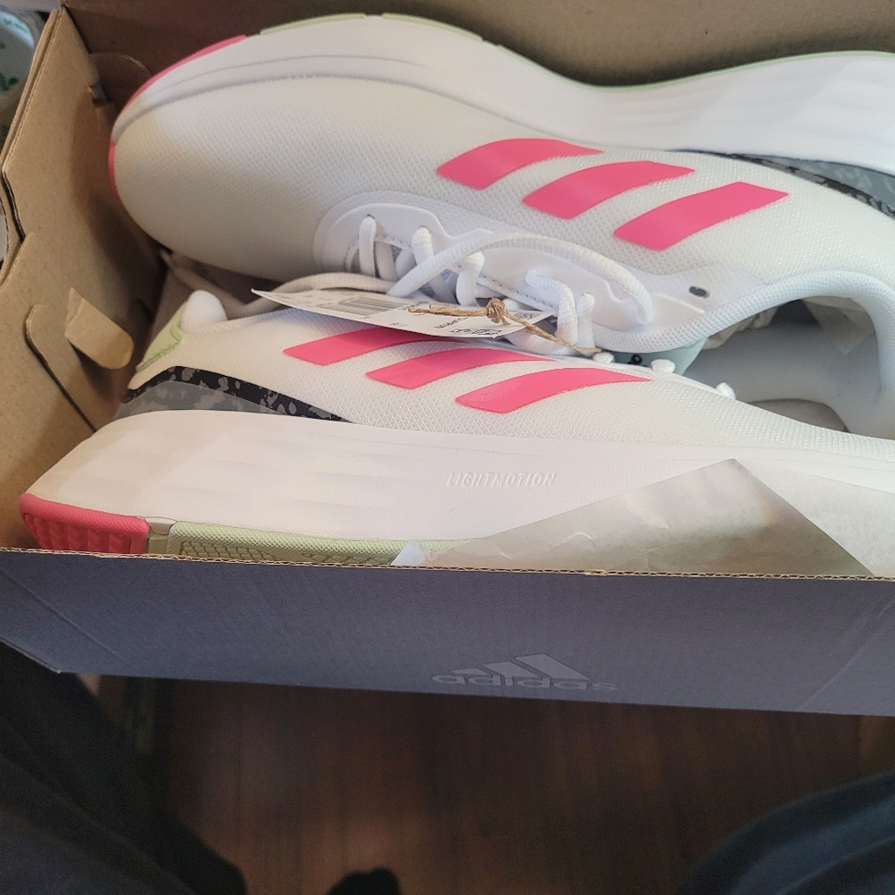 Ladies Adidas Sneaker - Picture 10 of 10
